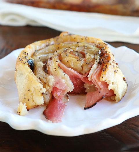 Ролл с ветчиной и сыром: интересные закуски на Новый Год